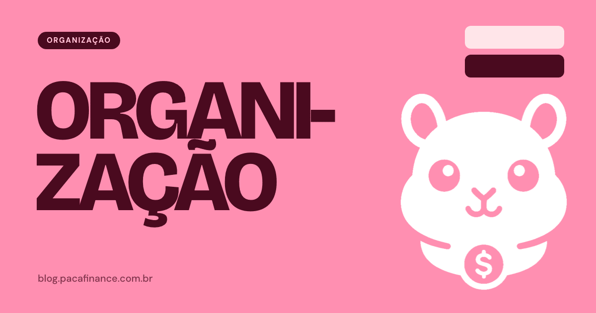 Capa da seção Organização: a rotina financeira do casal no dia a dia. Fundo rosa com o nome da seção em letra grande e o mascote do Paca.