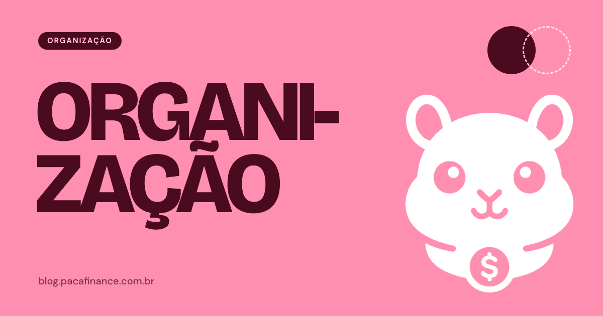 Capa do artigo sobre a rotina financeira do casal no dia a dia: fundo rosa, a palavra Organização em letra grande e o mascote do Paca.